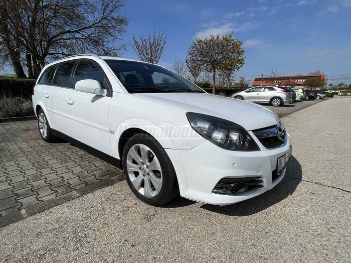 OPEL VECTRA C Caravan 1.9 CDTI Cosmo (Automata)