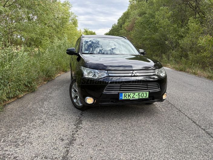 MITSUBISHI OUTLANDER 2.0 PHEV Instyle Navi 4WD CVT