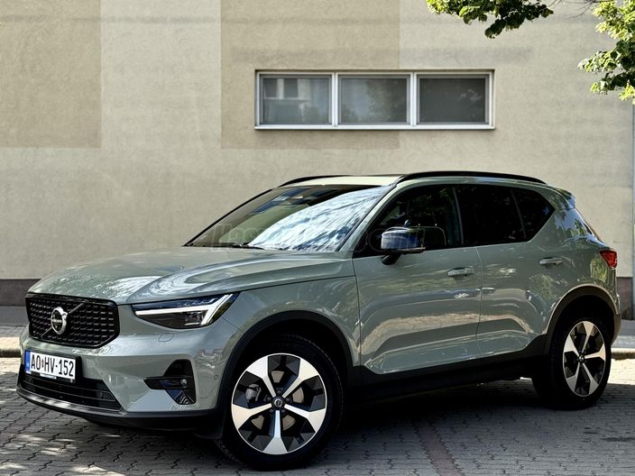 VOLVO XC40 2.0 [B3] MHEV Ultra Dark DCT
