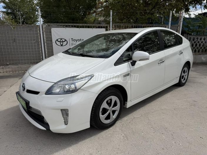 TOYOTA PRIUS PLUG-IN