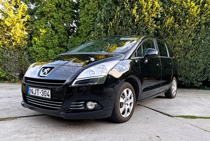 PEUGEOT 5008 1.6 HDi Style 2013