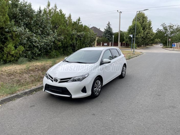 TOYOTA AURIS 1.33 Live