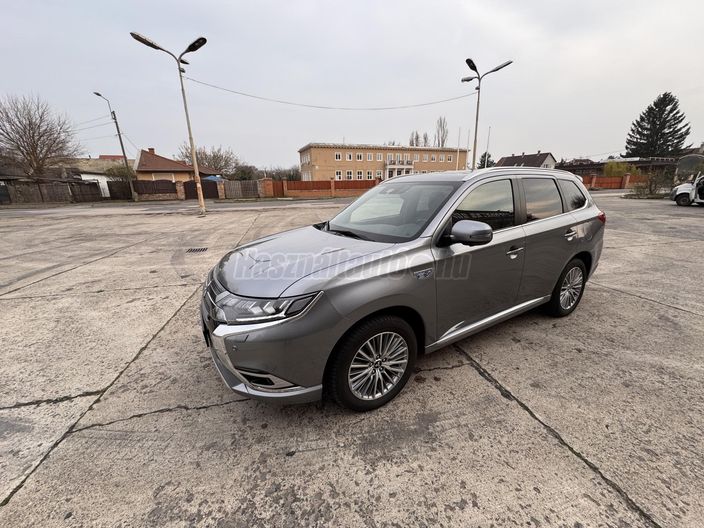 MITSUBISHI OUTLANDER 2.4 PHEV Instyle Premium 4WD CVT