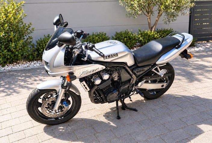 YAMAHA FZS 600 (FAZER)