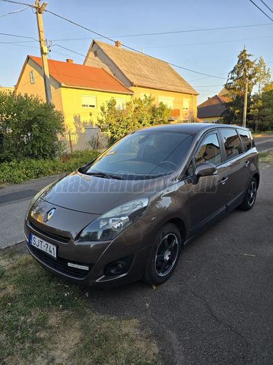 RENAULT GRAND SCENIC Scénic 1.5 dCi TomTom