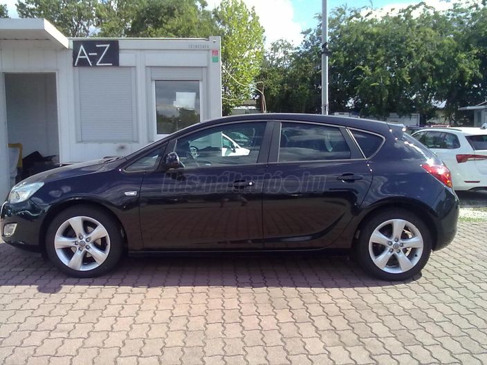 OPEL ASTRA J 1.6 Cosmo