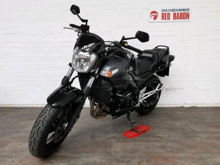 SUZUKI GSR 600