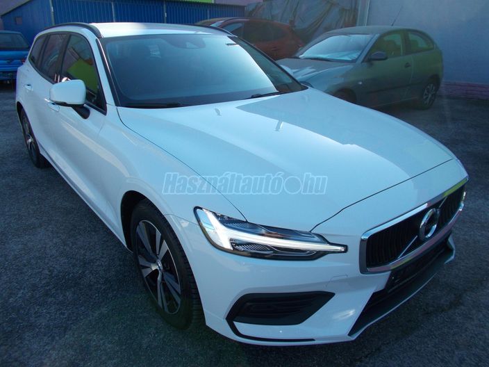 VOLVO V60 2.0 [B3] MHEV Momentum Geartronic