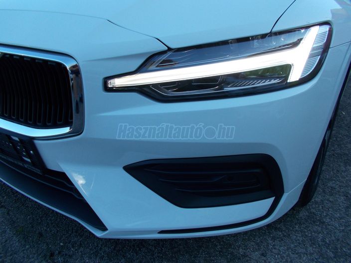VOLVO V60 2.0 [B3] MHEV Momentum Geartronic