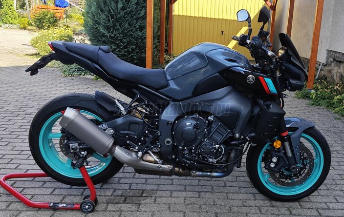 YAMAHA MT-10