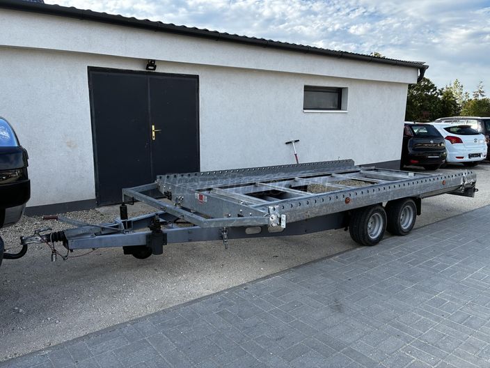 HUMBAUR 2700kg ÖSSZTÖMEG// HIDRAULIKUS BILLENŐPLATÓ