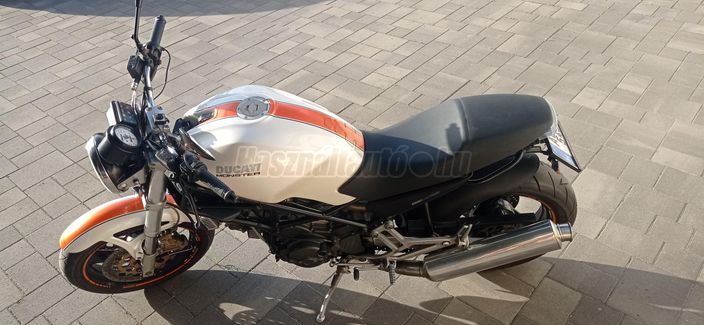 DUCATI MONSTER 750