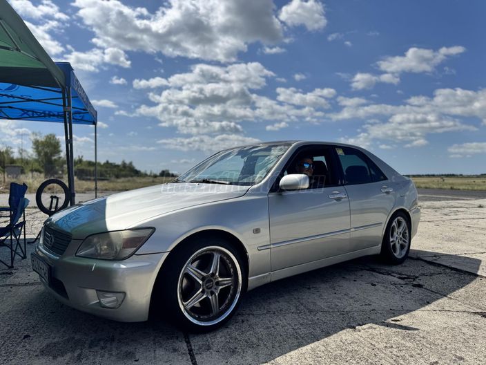 LEXUS IS 200