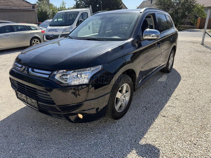 MITSUBISHI OUTLANDER 2.2 DI-D Instyle Navi 4WD (Automata)