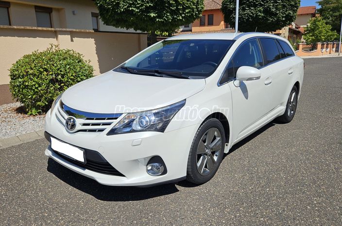 TOYOTA AVENSIS Wagon 1.8 Executive