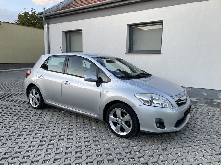 TOYOTA AURIS 1.8 HSD Luna (Automata)