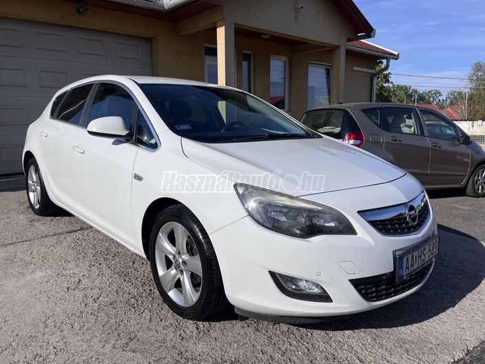 OPEL ASTRA J 1.4 Cosmo