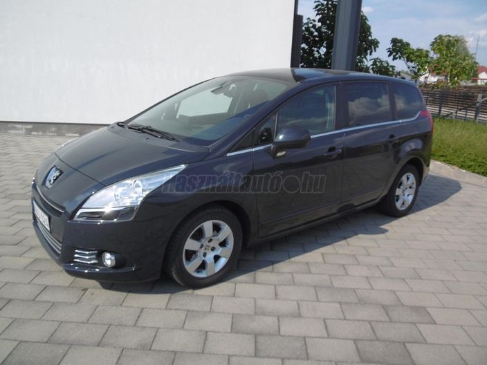 PEUGEOT 5008 1.6 HDi Confort