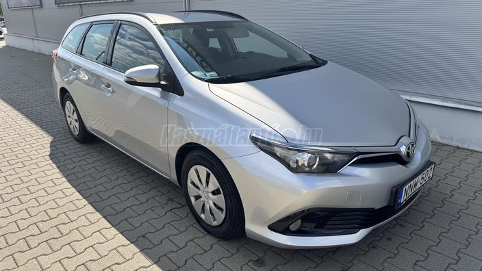 TOYOTA AURIS 1.33 Live