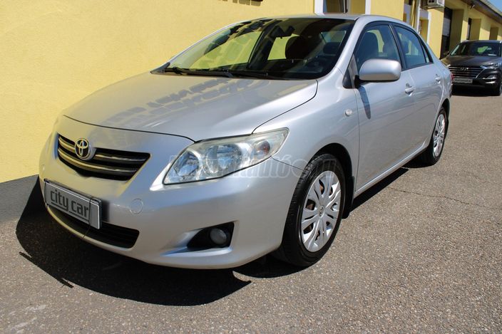 TOYOTA COROLLA Sedan 1.4