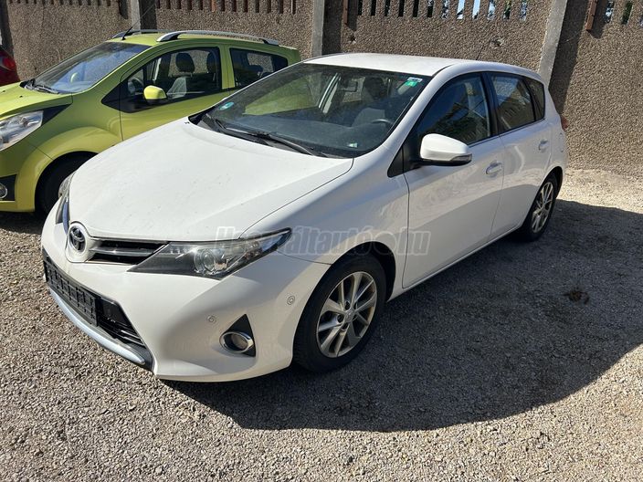 TOYOTA AURIS 1.6 Lounge
