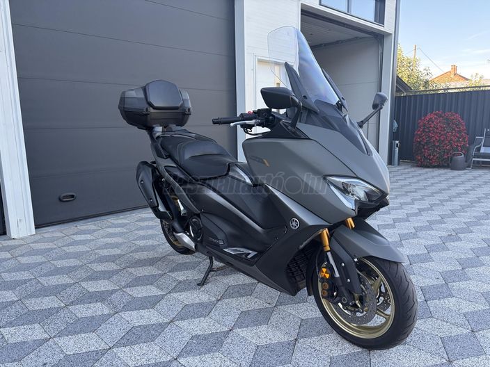 YAMAHA TMAX