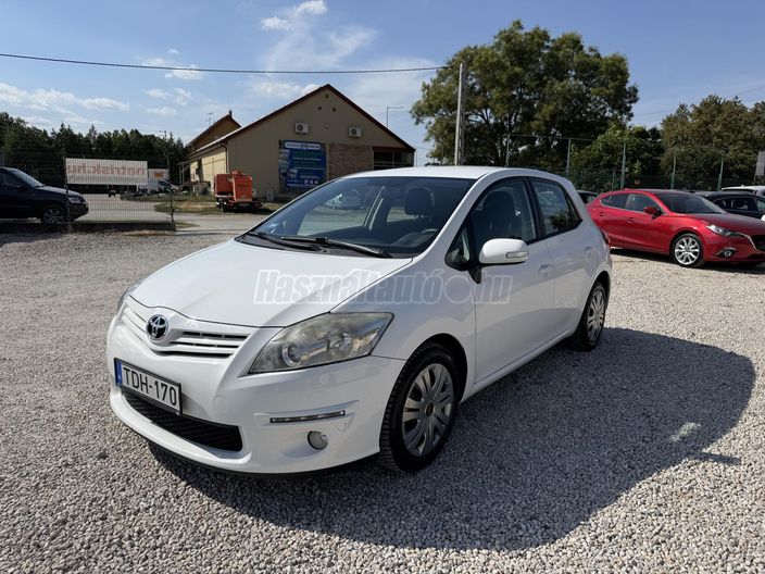 TOYOTA AURIS 1.33 Luna