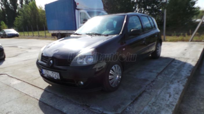 RENAULT CLIO 1.2 16V Azure Quickshift
