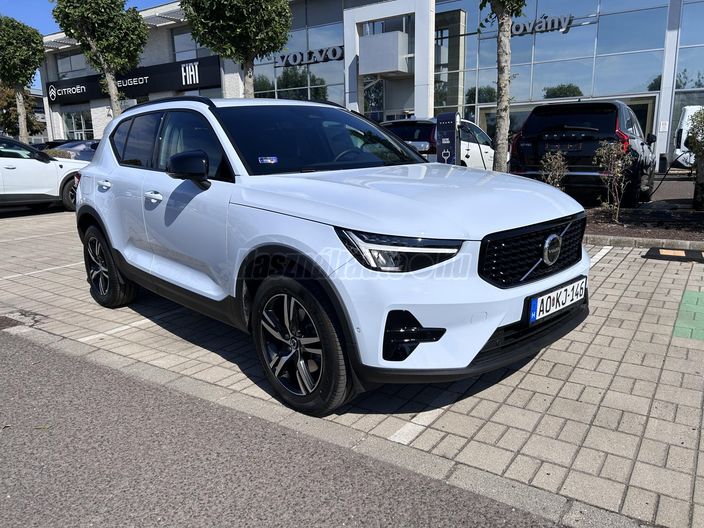 VOLVO XC40 2.0 [B3] MHEV Plus Dark DCT