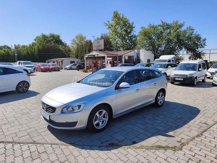 VOLVO V60 2.0 D [D2] Momentum