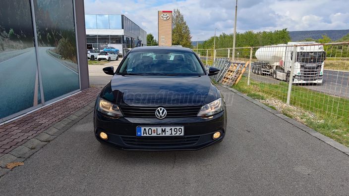 VOLKSWAGEN JETTA 1.4 TSI Trendline