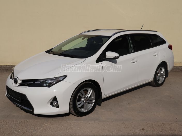 TOYOTA AURIS Touring Sports 2.0 D-4D Active
