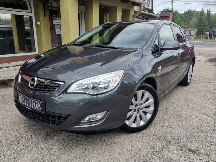 OPEL ASTRA J 1.4 Cosmo