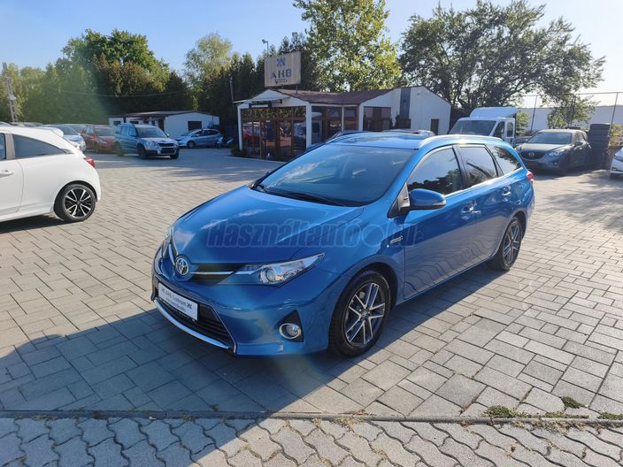 TOYOTA AURIS 1.8 HSD Executive (Automata)