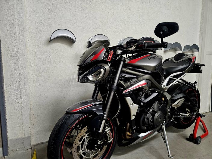 TRIUMPH STREET TRIPLE