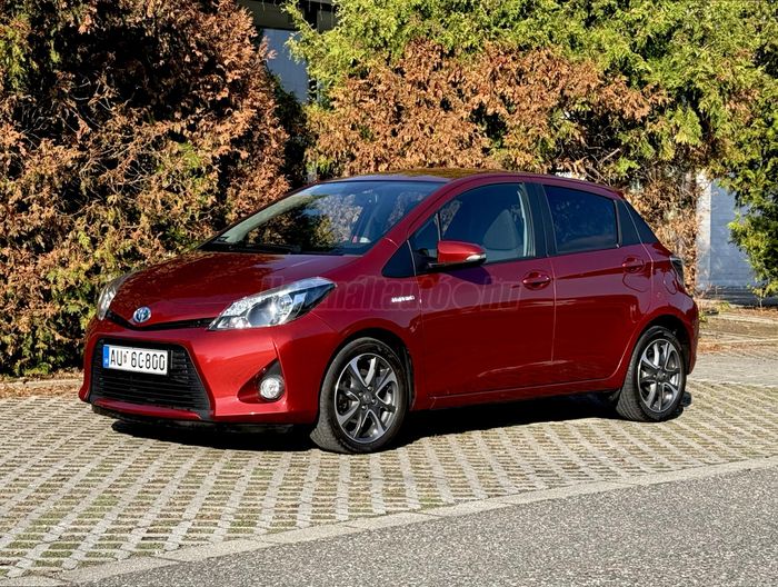 TOYOTA YARIS 1.5 HSD Lounge (Automata)