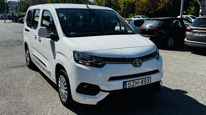 TOYOTA PROACE City Verso 1.2T Family L2H1 (Automata) [7 személy]