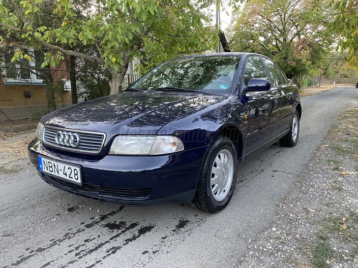 AUDI A4 1.6