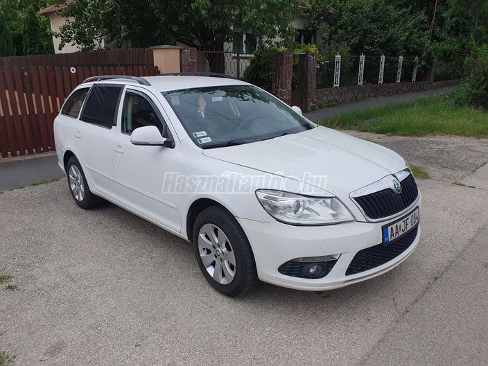 SKODA OCTAVIA Combi 1.6 CR TDI Elegance DSG DPF