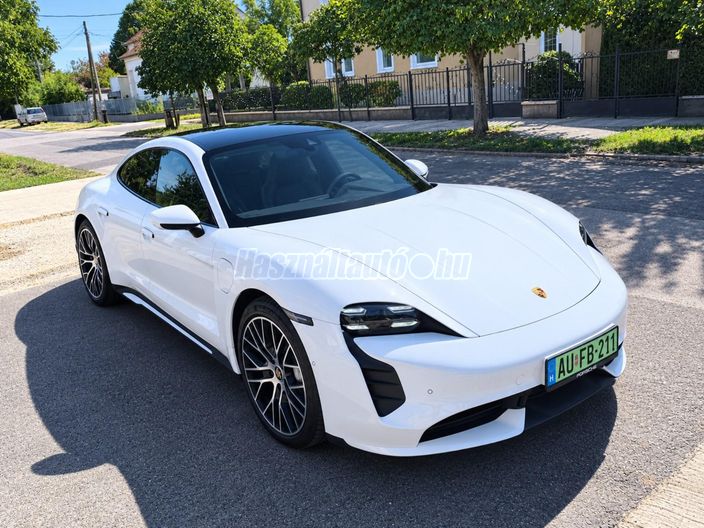 PORSCHE TAYCAN Turbo