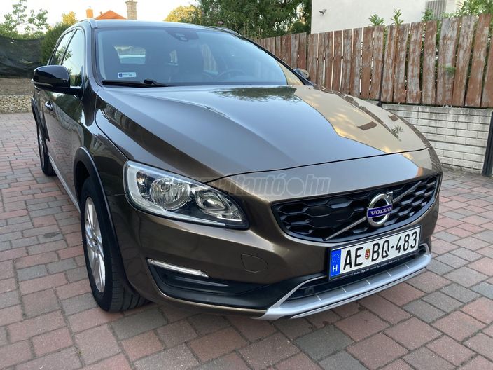 VOLVO V60 2.0 D [D3] Momentum
