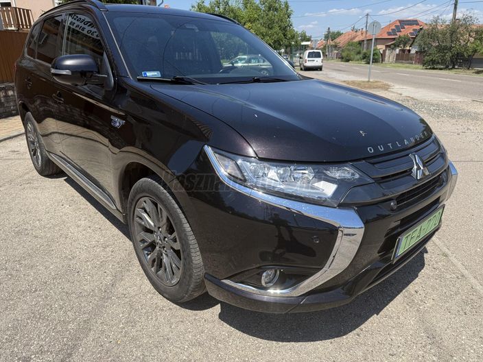 MITSUBISHI OUTLANDER 2.0 PHEV Instyle Navi 4WD CVT
