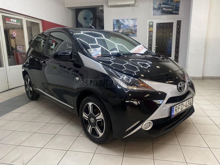 TOYOTA AYGO 1.0 x-clusive