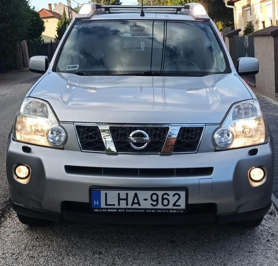 NISSAN X-TRAIL 2.0 dCi XE