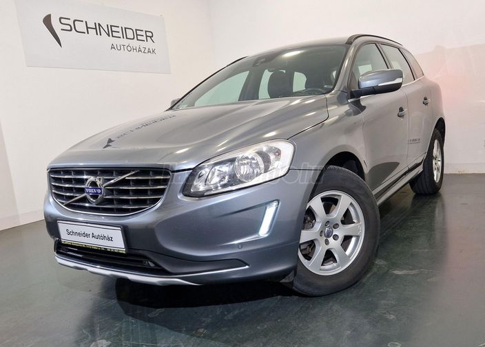 VOLVO XC60 2.0 D [D3] Momentum Geartronic FWD