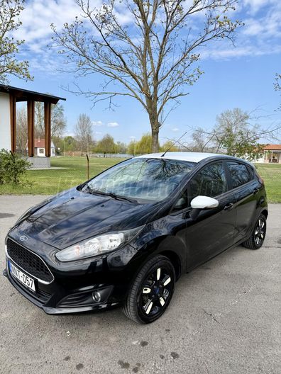 FORD FIESTA 1.25 Titanium Black&White