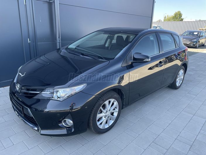 TOYOTA AURIS 1.6 Active