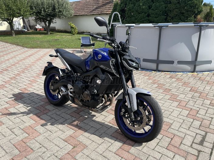 YAMAHA MT-09