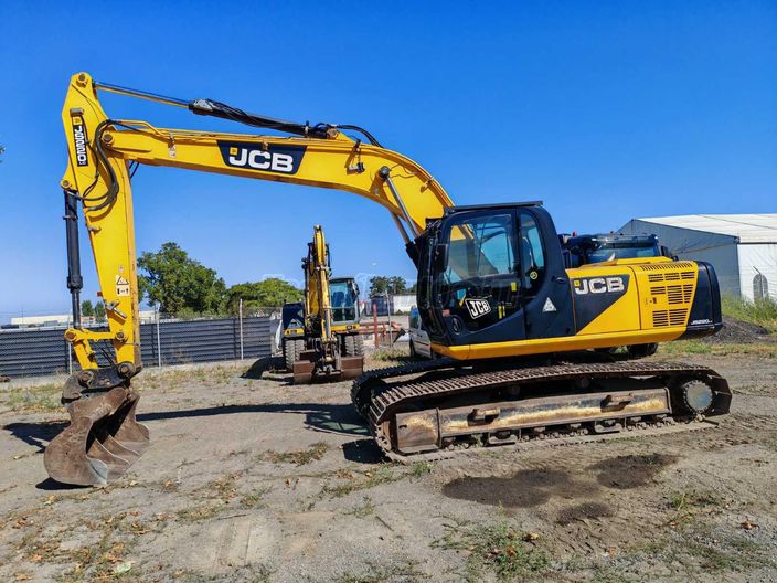 JCB JS220LC Isuzu motoros