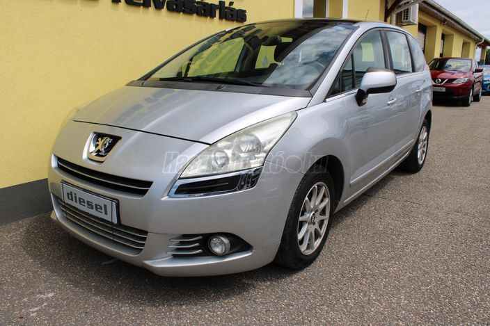 PEUGEOT 5008 1.6 HDi Confort